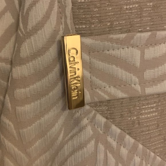 Calvin Klein Tan White Sleeveless Jacquard Sheath Dress With Gold Logo Hardware - Picture 3 of 8